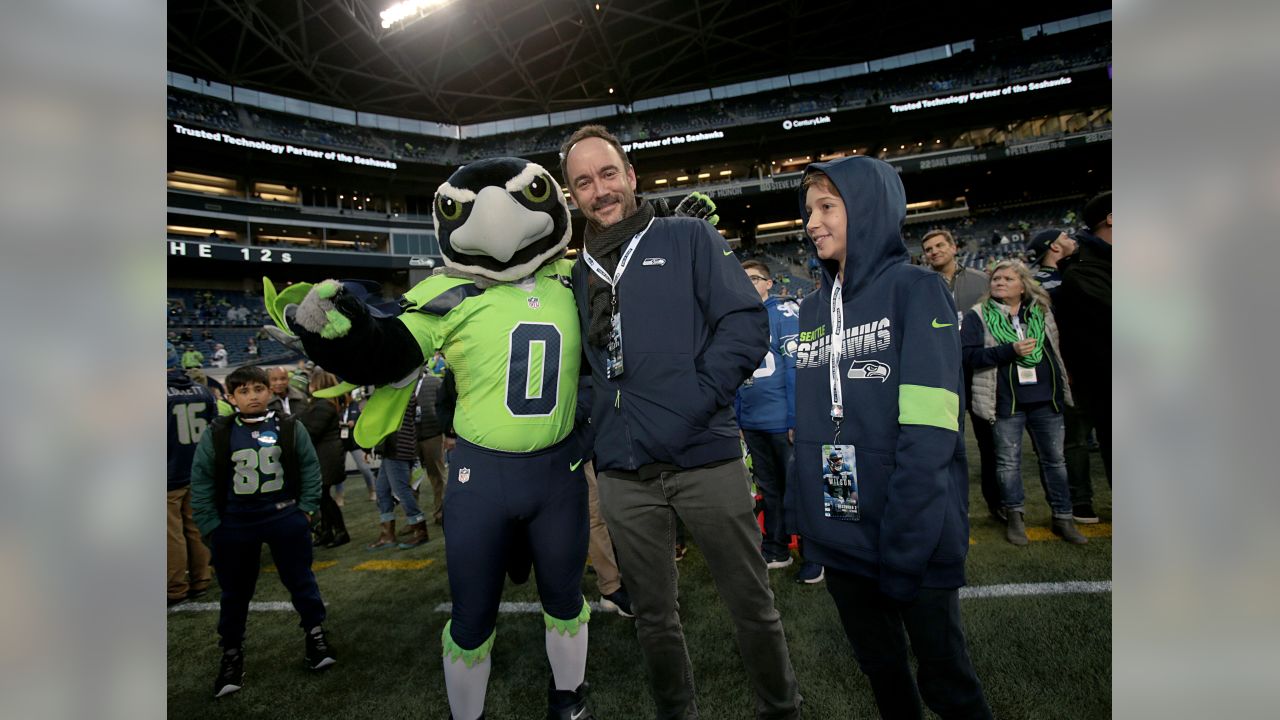 PHOTOS: Ross Mathews Raises The 12 Flag Before Seahawks Take On The Vikings