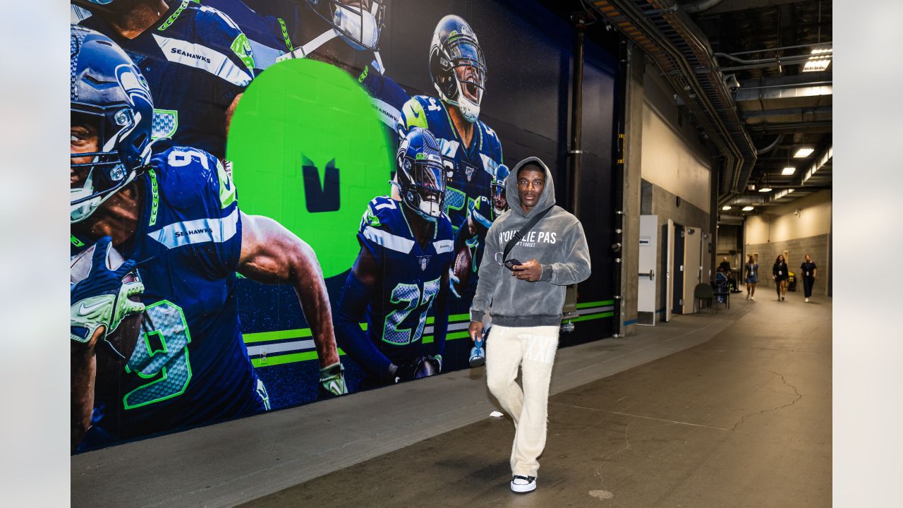 Tyler Lockett injury: Seahawks leaves Week 1 game vs. Rams - DraftKings  Network