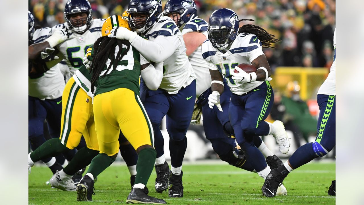 Packers outlast the Seahawks in cold defensive battle 17-0 in