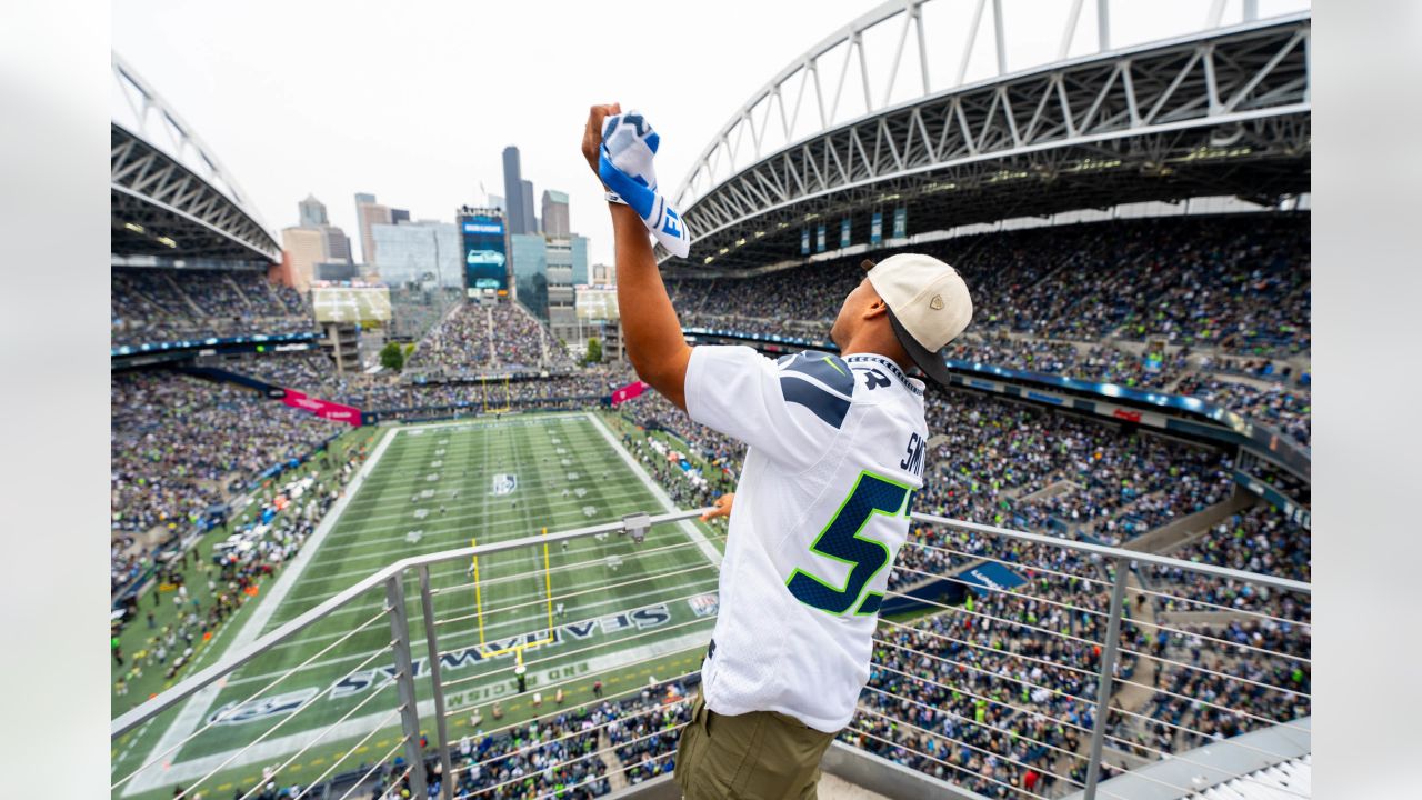 Malcolm Smith Autographed 13x14.5 Photo Seattle Seahawks Super