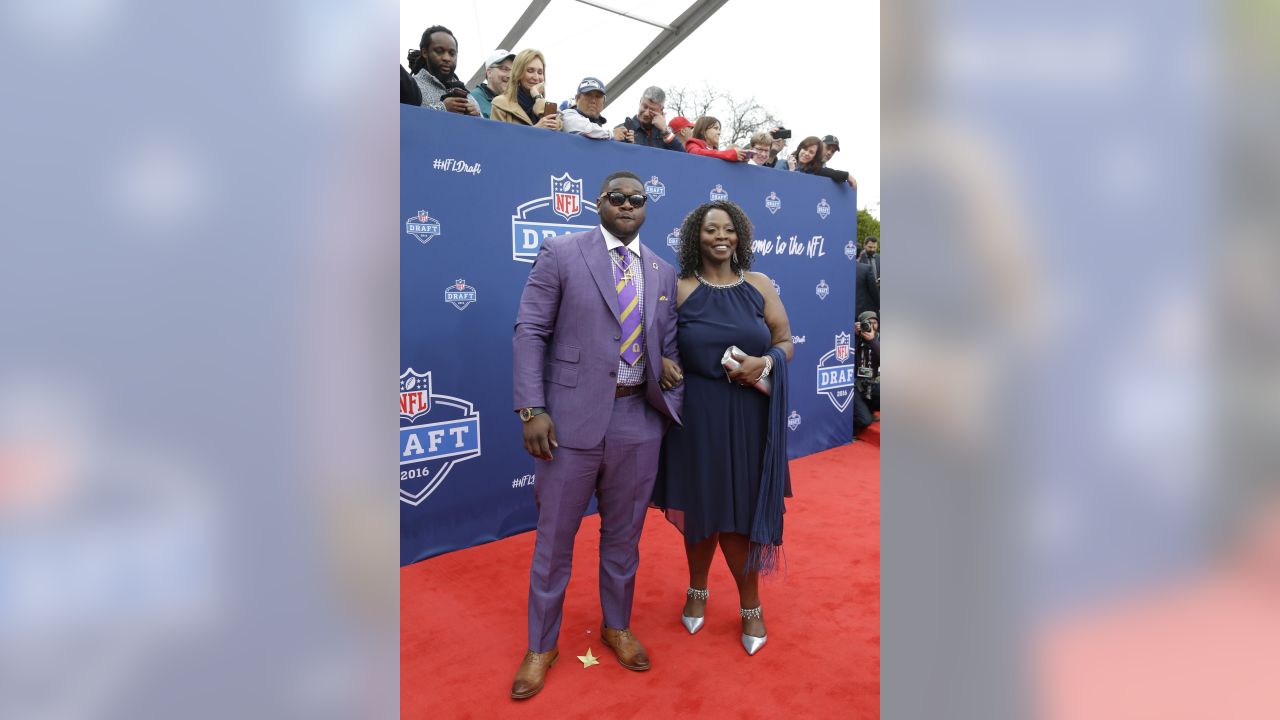 NFL Draft 2016: Latest from the first round in Chicago