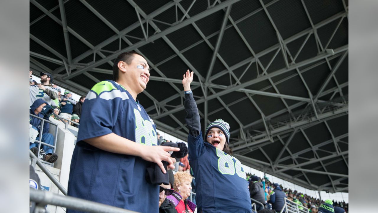 Doug Baldwin, Seahawks Pay Tribute To Richard Sherman With Touchdown  Celebration