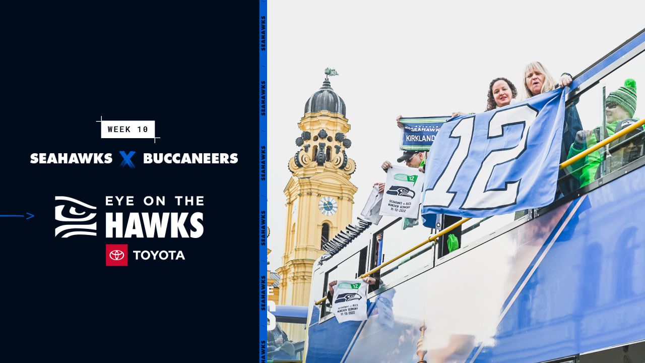 Seattle Seahawks guard Damien Lewis warms up before an NFL football game  against the Tampa Bay Buccaneers, Sunday, Nov. 13, 2022, in Munich,  Germany. (AP Photo/Gary McCullough Stock Photo - Alamy