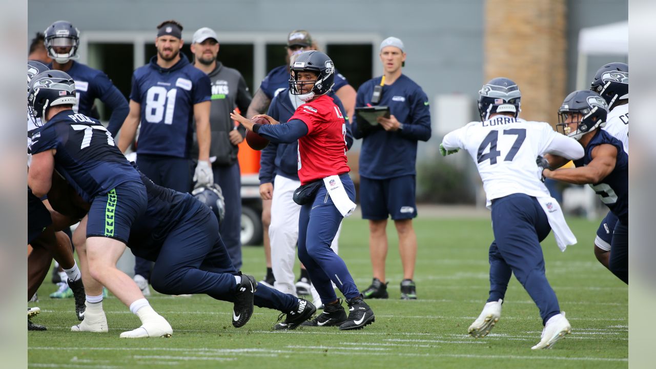 Ex-TCU DE, Seahawks first-round pick L.J. Collier carted off during  training camp