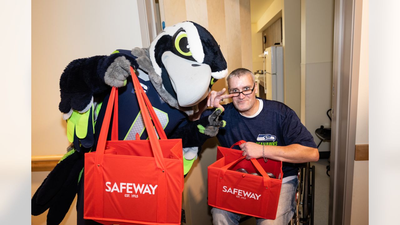 Wednesday Round-Up: Seahawks LB Jordyn Brooks Partners with Campbell's Soup  To Give Back In Seattle