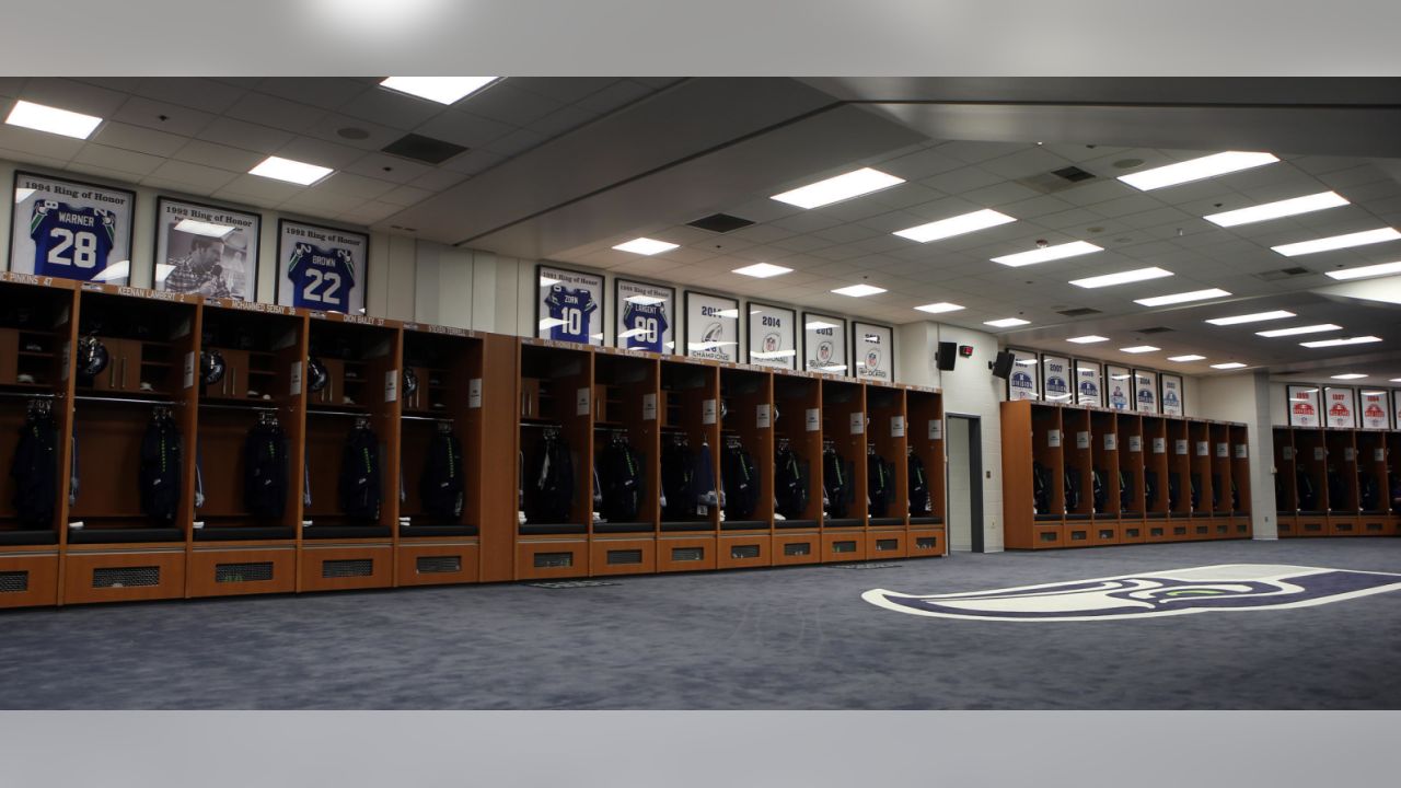 Seattle Seahawks Locker Room 500 pc, 1 unit - Fred Meyer