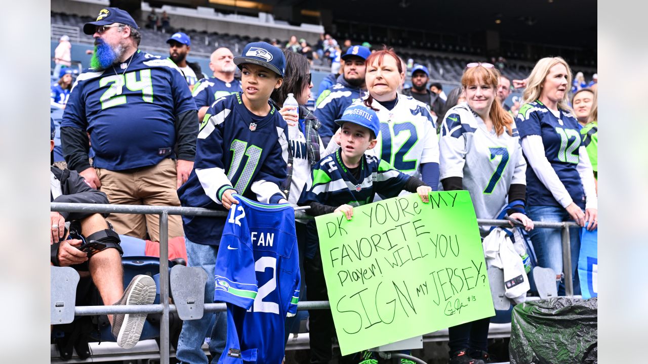 12s celebrate playoff-bound Seahawks after winning at Lumen Field Sunday