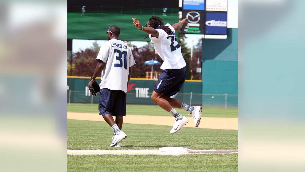 Seahawks players, Seattle sports stars highlight celebrity softball game -  Field Gulls