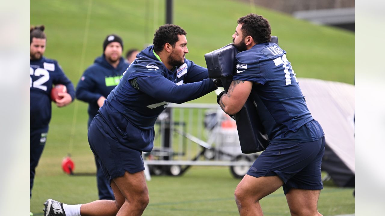 Charitybuzz: Ultimate Seattle Seahawks Package for 4: Pre-Game 12 Flag  Raising Experience, 4 Club Level Tickets and Post-Game Mid-Field Photo on  December 15 or 24 at CenturyLink Field