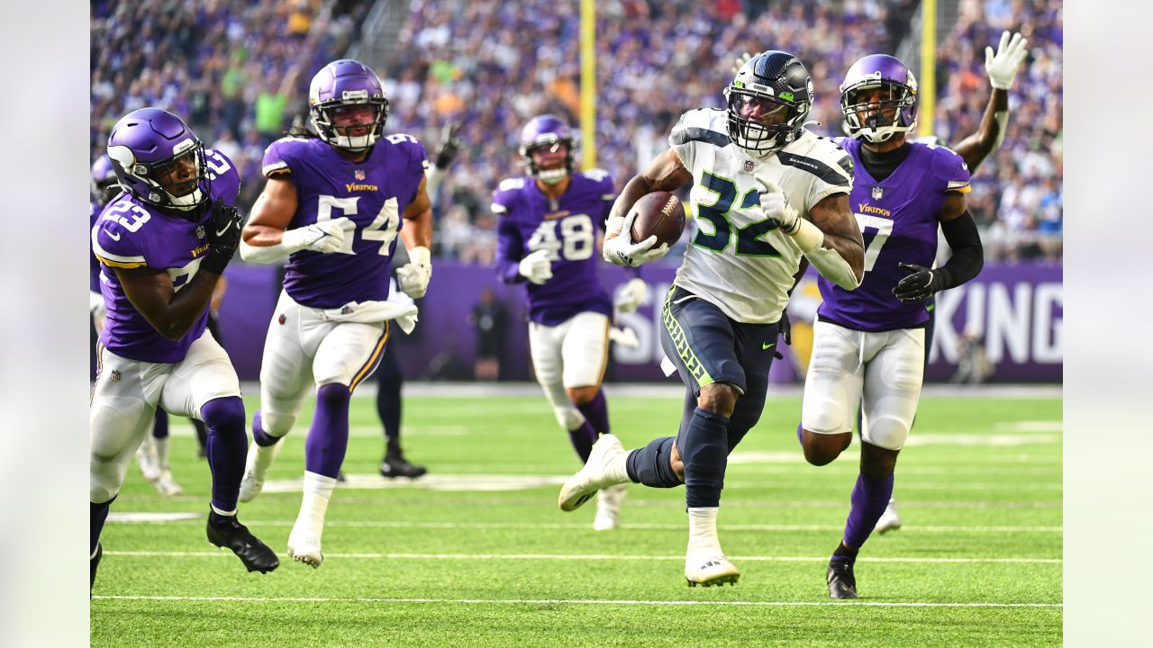 No winners to praise from the Seahawks' 30-17 loss to the Vikings - Field  Gulls