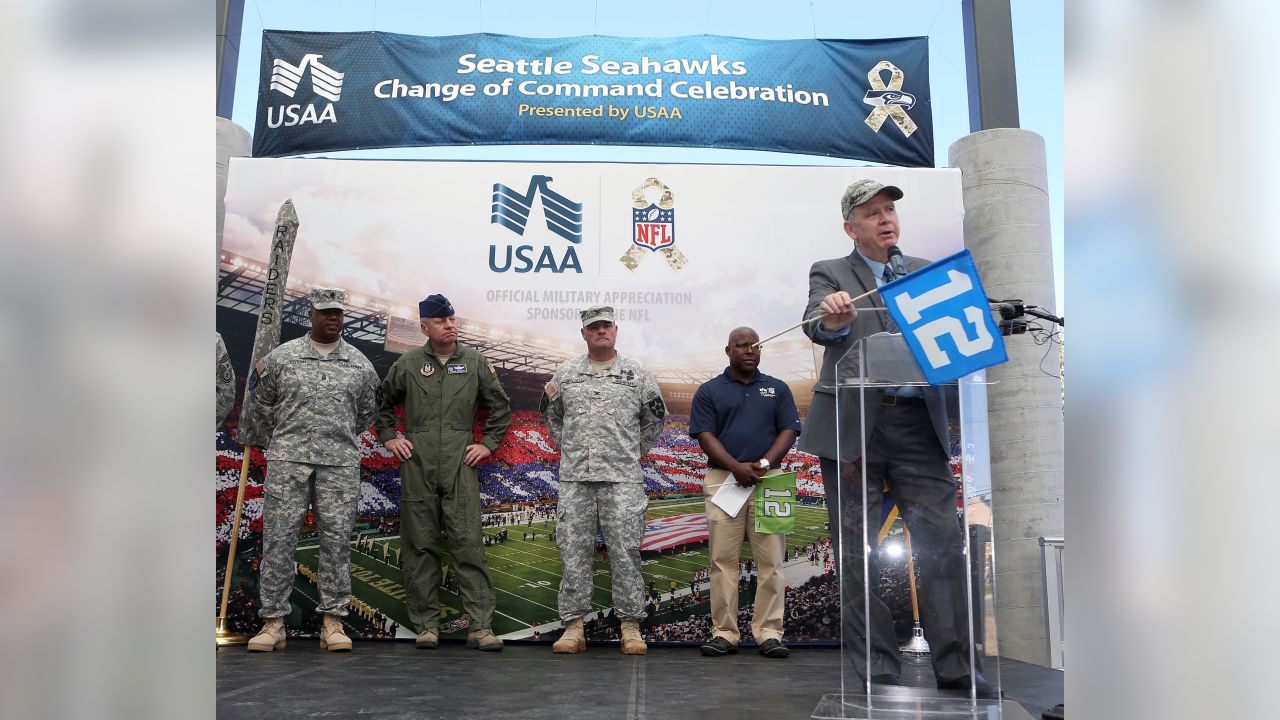 Seattle Seahawks share Lombardi Trophy with military fans > 446th Airlift  Wing > News