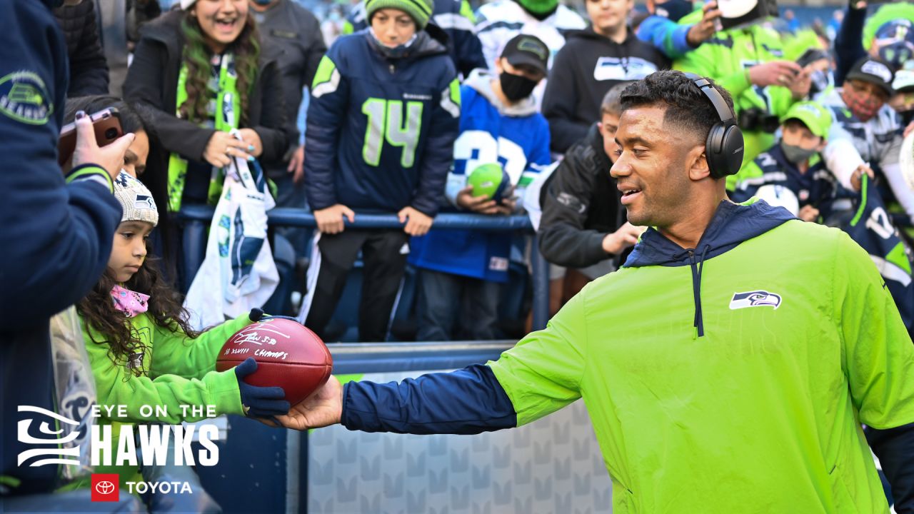 Russell Wilson on X: Football is Back in SEATTLE!!! @NFLFLAG   / X