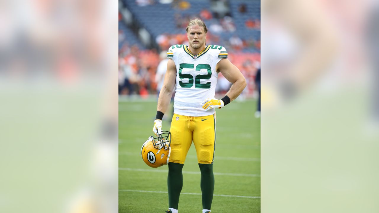 Green Bay Packers outside linebacker Clay Matthews (52) walks