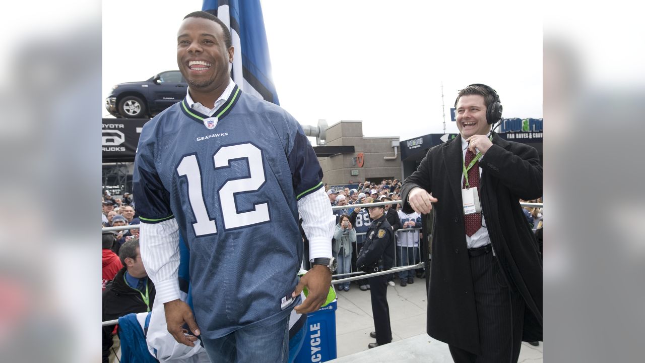 The Griffey family supporting the Seahawks : r/Mariners