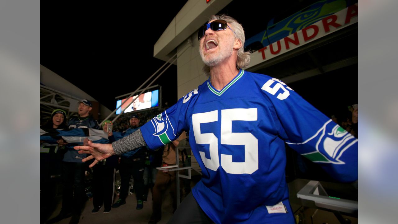 Former Seahawk Brian Bosworth to raise 12 Flag vs. 49ers in Week 17