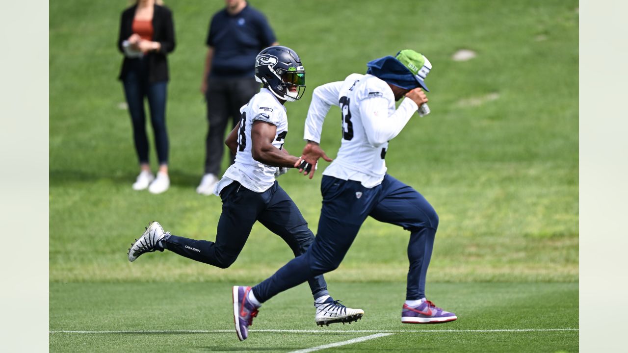 Geno Smith and Drew Lock looking uneven early in Seahawks training