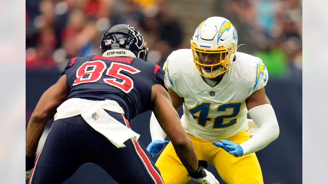 Seattle Seahawks linebacker Uchenna Nwosu lines up on defense during an NFL  football game against the New Orleans Saints in New Orleans, Saturday, Oct.  8, 2022. (AP Photo/Derick Hingle Stock Photo - Alamy