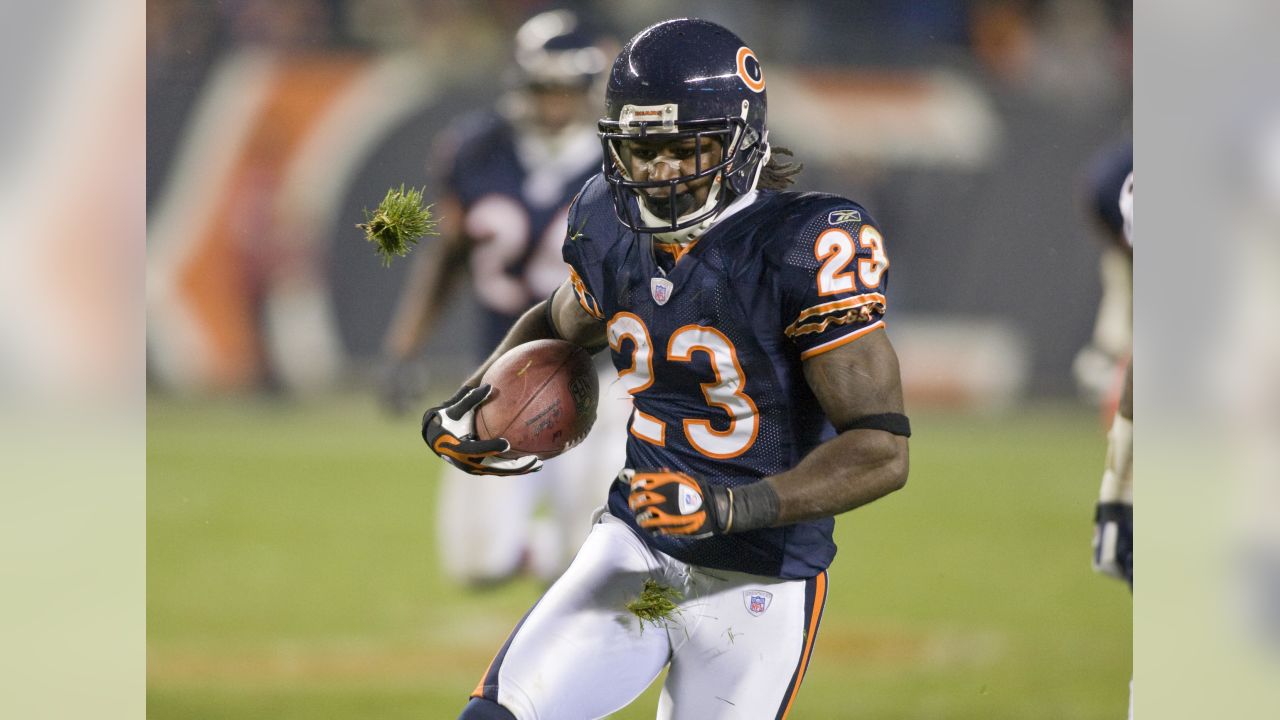 Seahawks to sign kick returner Hester