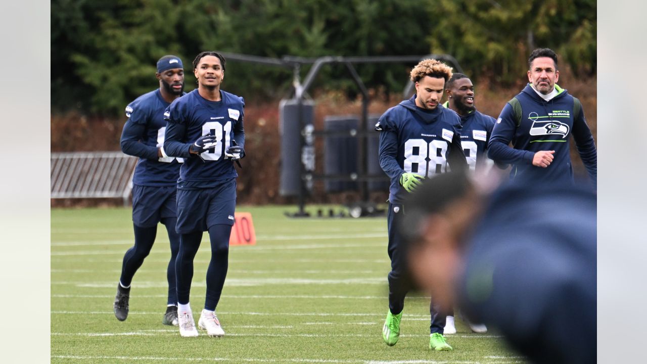 Charitybuzz: Ultimate Seattle Seahawks Package for 4: Pre-Game 12 Flag  Raising Experience, 4 Club Level Tickets and Post-Game Mid-Field Photo on December  15 or 24 at CenturyLink Field