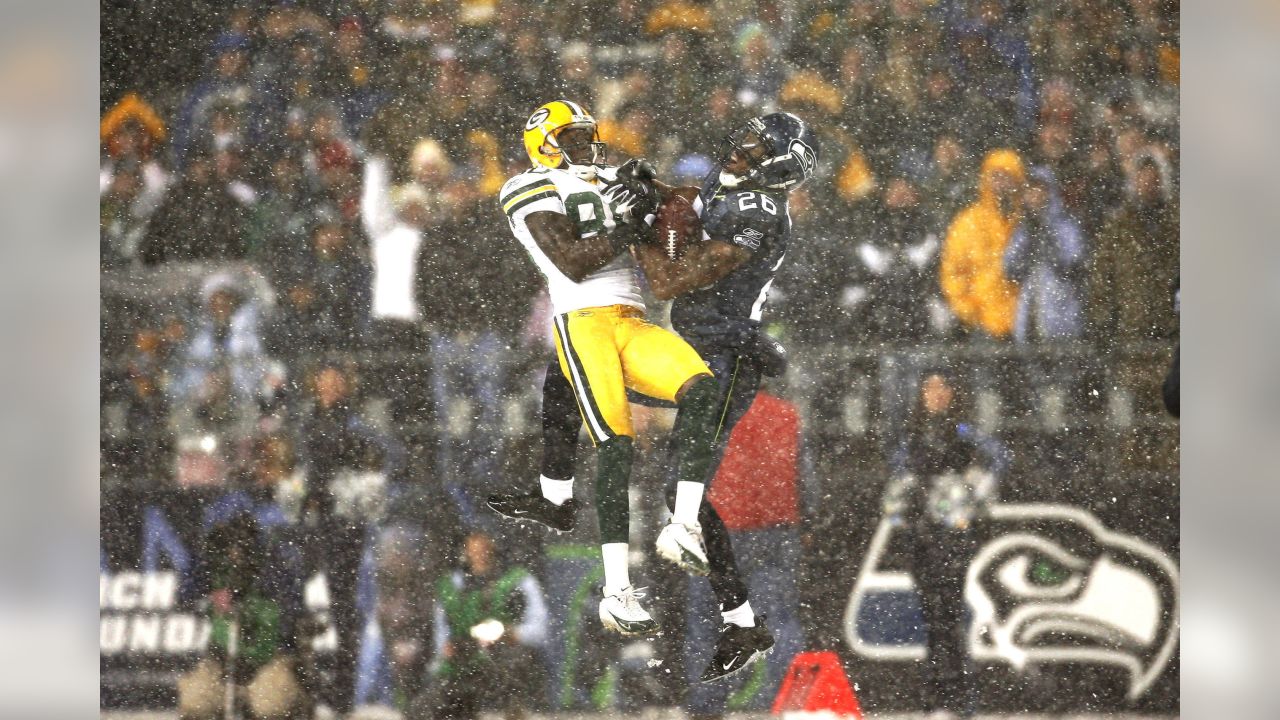 Marshawn Lynch pops into Packers locker room for jersey exchange with Aaron  Rodgers