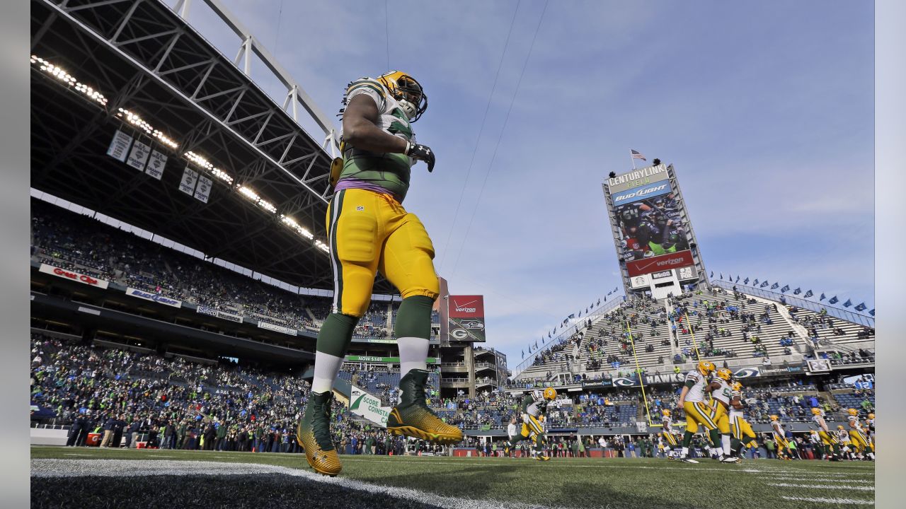 Ongoing saga of Seattle Seahawks running back Eddie Lacy's garage sale