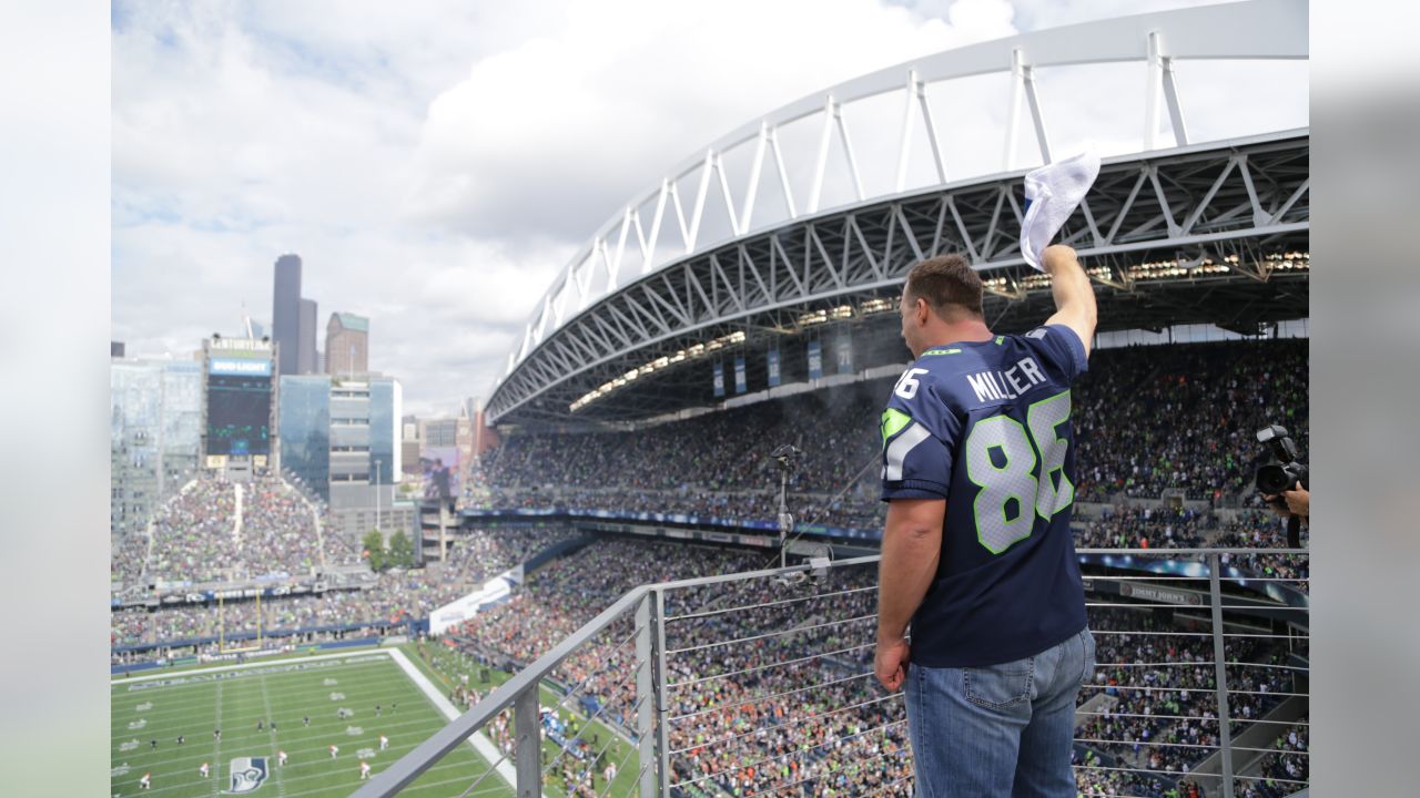 2019 Week 1: 12 Flag Raiser - Zach Miller