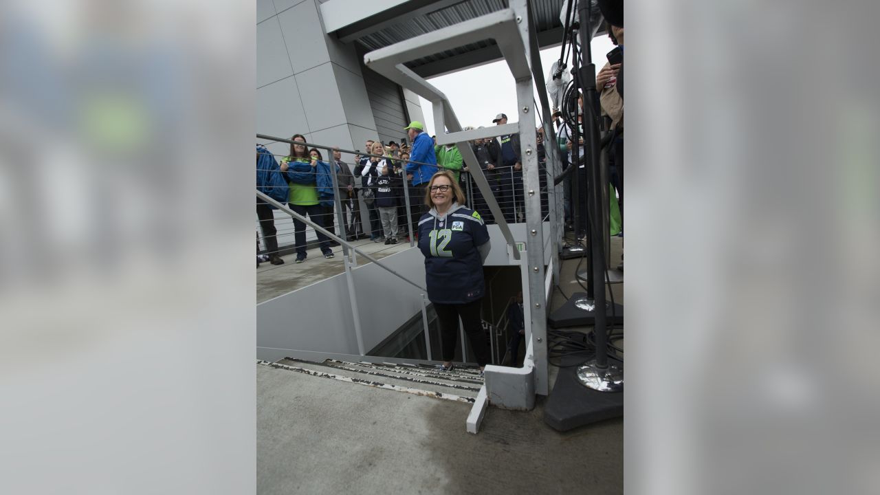 Throwing it back to @jokoy raising the @12s flag last Sunday. Who