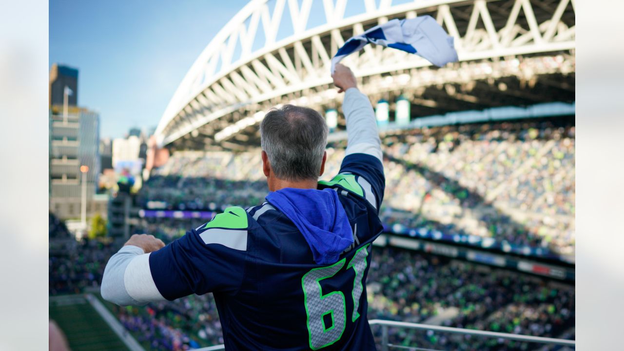 PHOTOS: Robbie Tobeck Raises 12 Flag Prior To Thursday Night