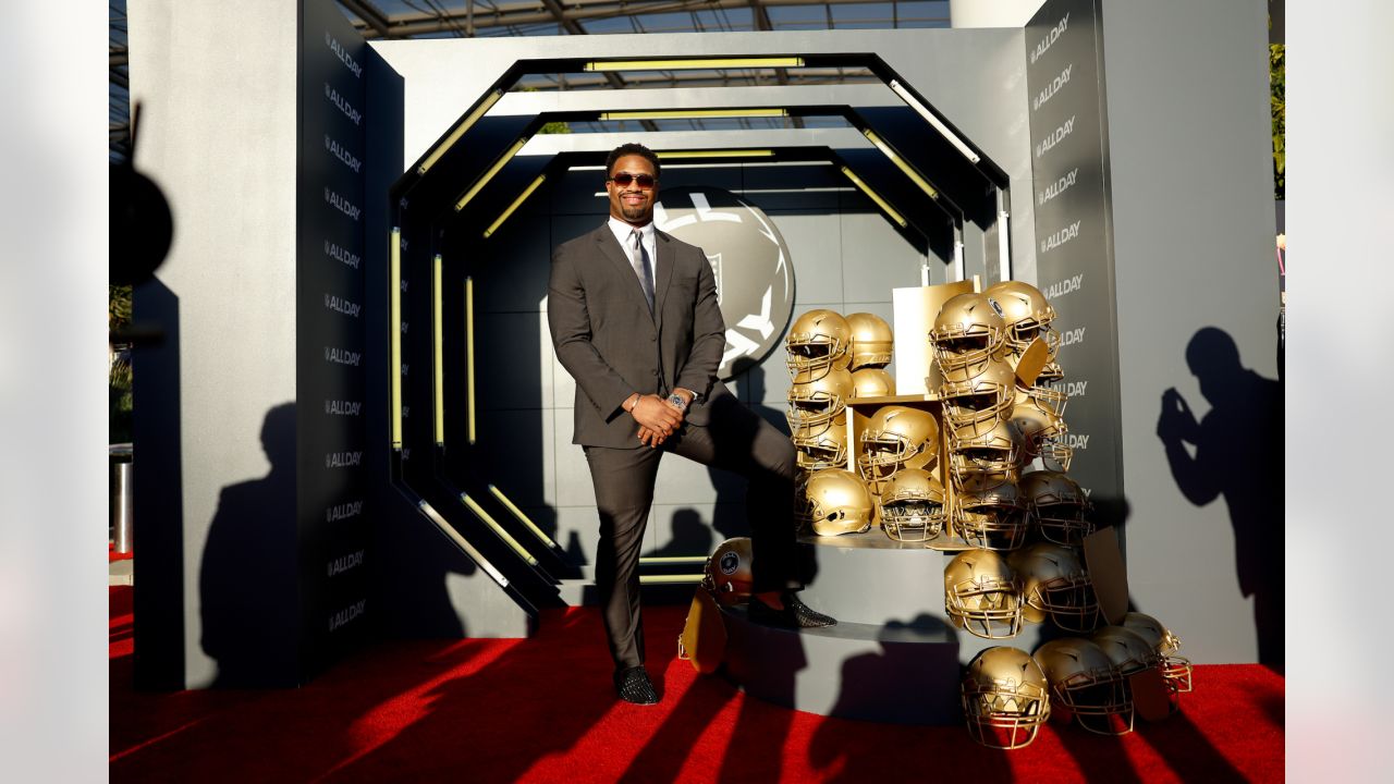 Seahawks QB Russell Wilson takes the red carpet at 2022 NFL Honors