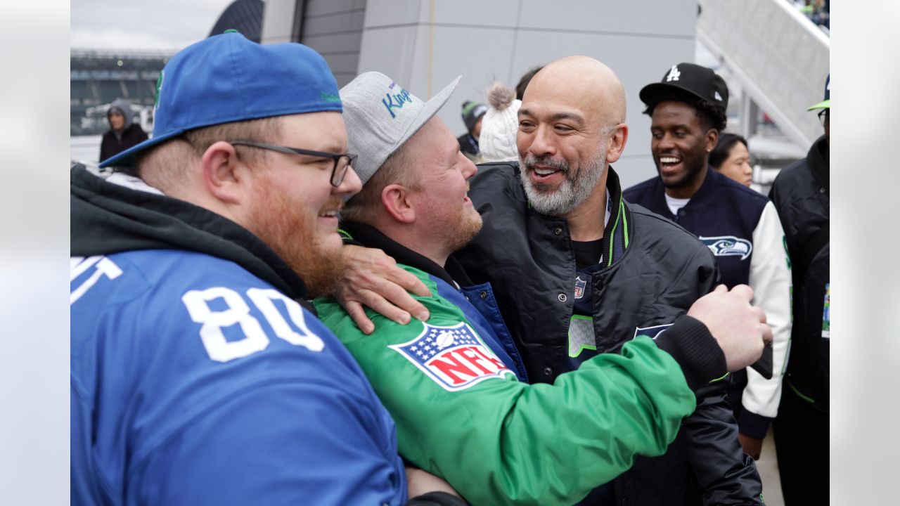 Throwing it back to @jokoy raising the @12s flag last Sunday. Who