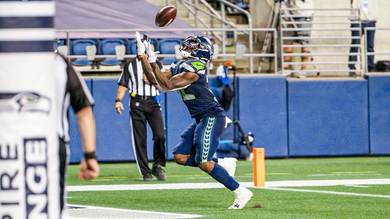 Seattle Seahawks punter Michael Dickson (4) punts against the Arizona  Cardinals in an NFL football game, Sunday, Nov. 6, 2022, in Glendale, Ariz.  Seahawks won 31-21. (AP Photo/Jeff Lewis Stock Photo - Alamy