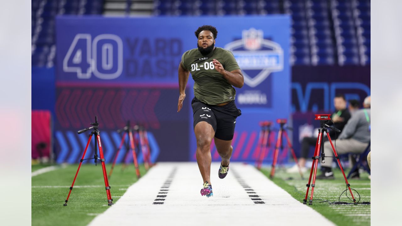 Oklahoma defensive lineman Jalen Redmond runs a drill at the NFL football  scouting combine in Indianapolis, Thursday, March 2, 2023. (AP Photo/Darron  Cummings Stock Photo - Alamy