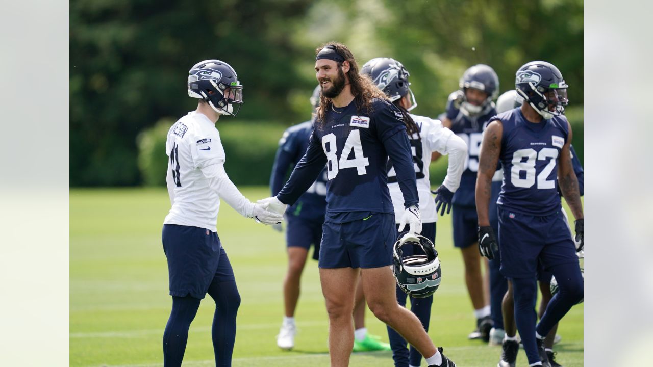 Seahawks starting QB 2022: Latest updates on Drew Lock, Geno Smith training  camp battle - DraftKings Network