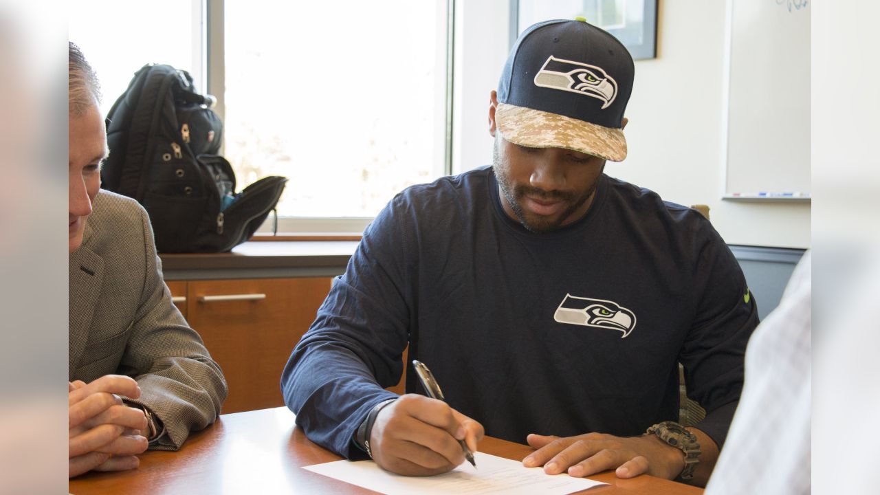 Geno Smith contract: Seahawks ink QB to win-win deal [Updated]