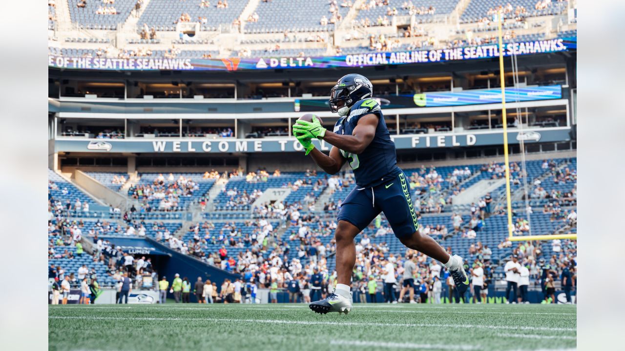 Rashaad Penny, Shaun Alexander welcome Kenneth Walker III to Seahawks