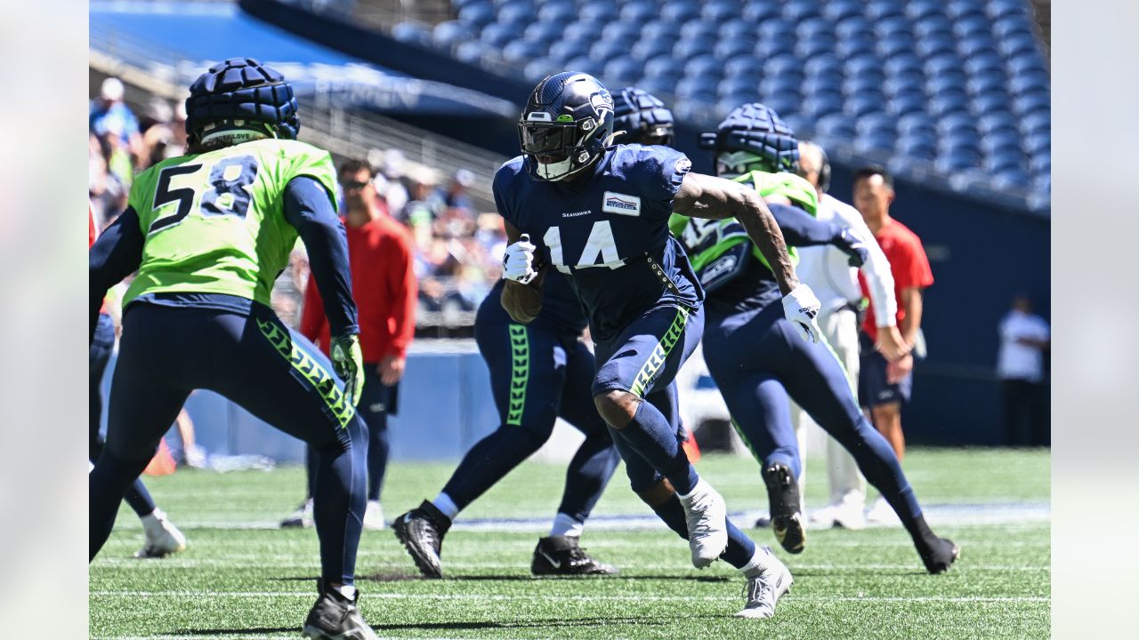 Return of live fans highlights Seahawks annual mock training camp game