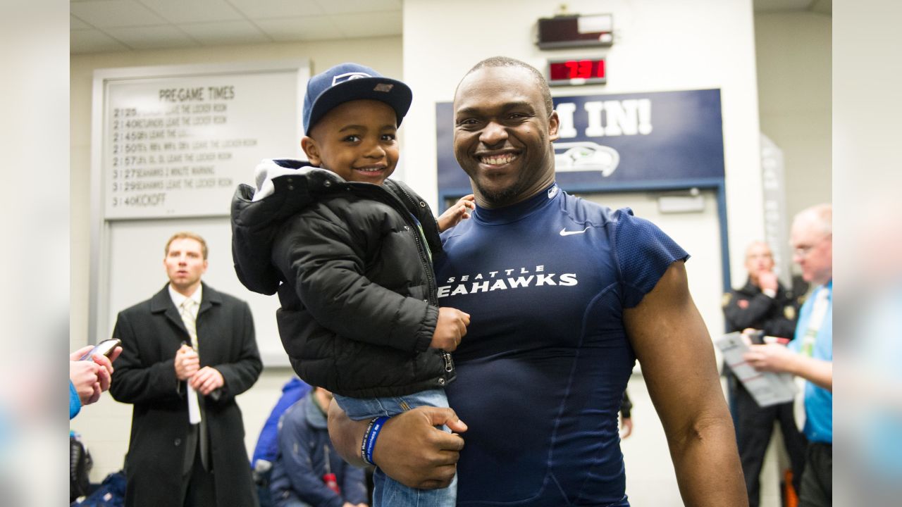 Seahawks Legend Cliff Avril hosts inaugural Youth Football in Pacific  Northwest – Channel A TV Official Website