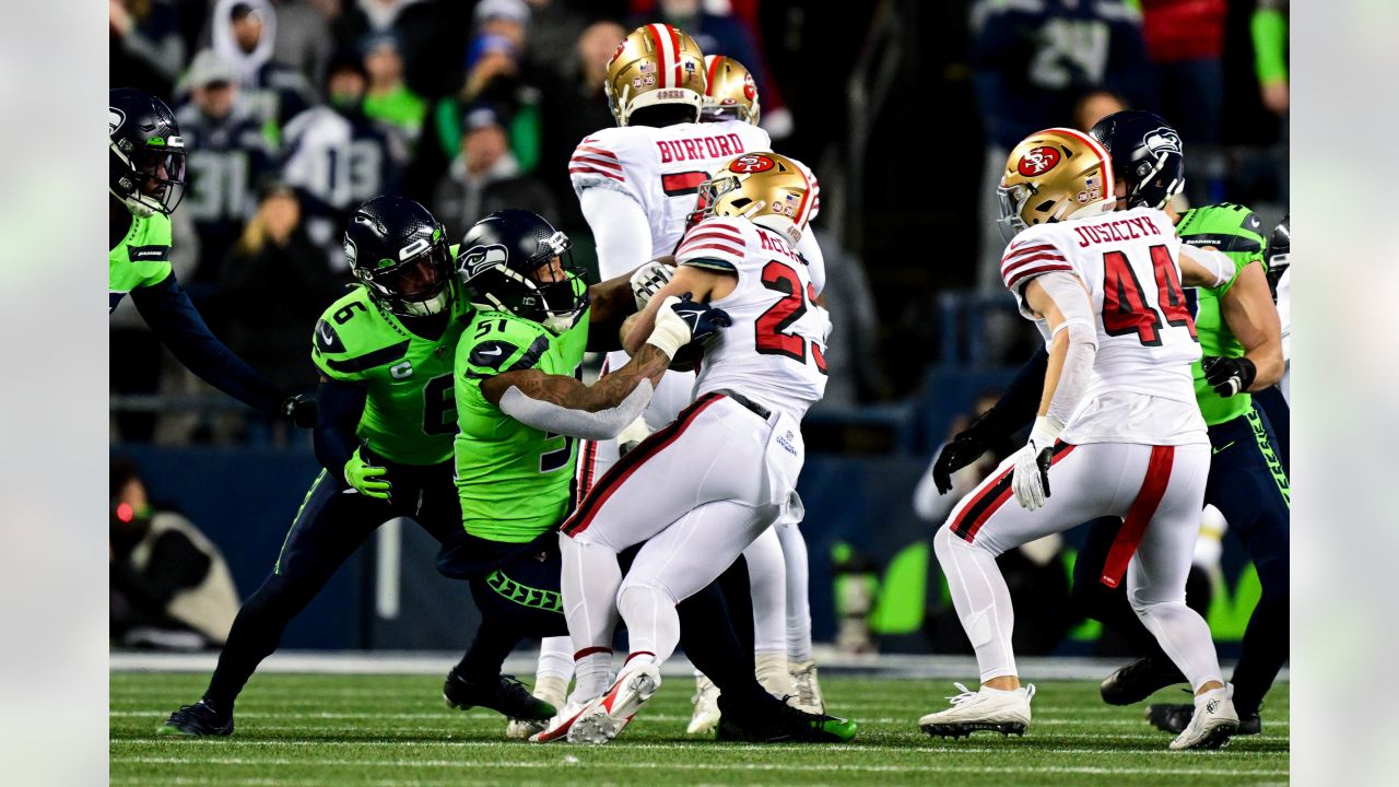 49ers clinch NFC West title with 21-13 win over Seattle; Five