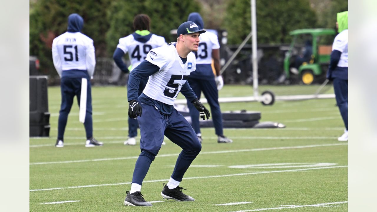 Charitybuzz: Ultimate Seattle Seahawks Package for 4: Pre-Game 12 Flag  Raising Experience, 4 Club Level Tickets and Post-Game Mid-Field Photo on December  15 or 24 at CenturyLink Field