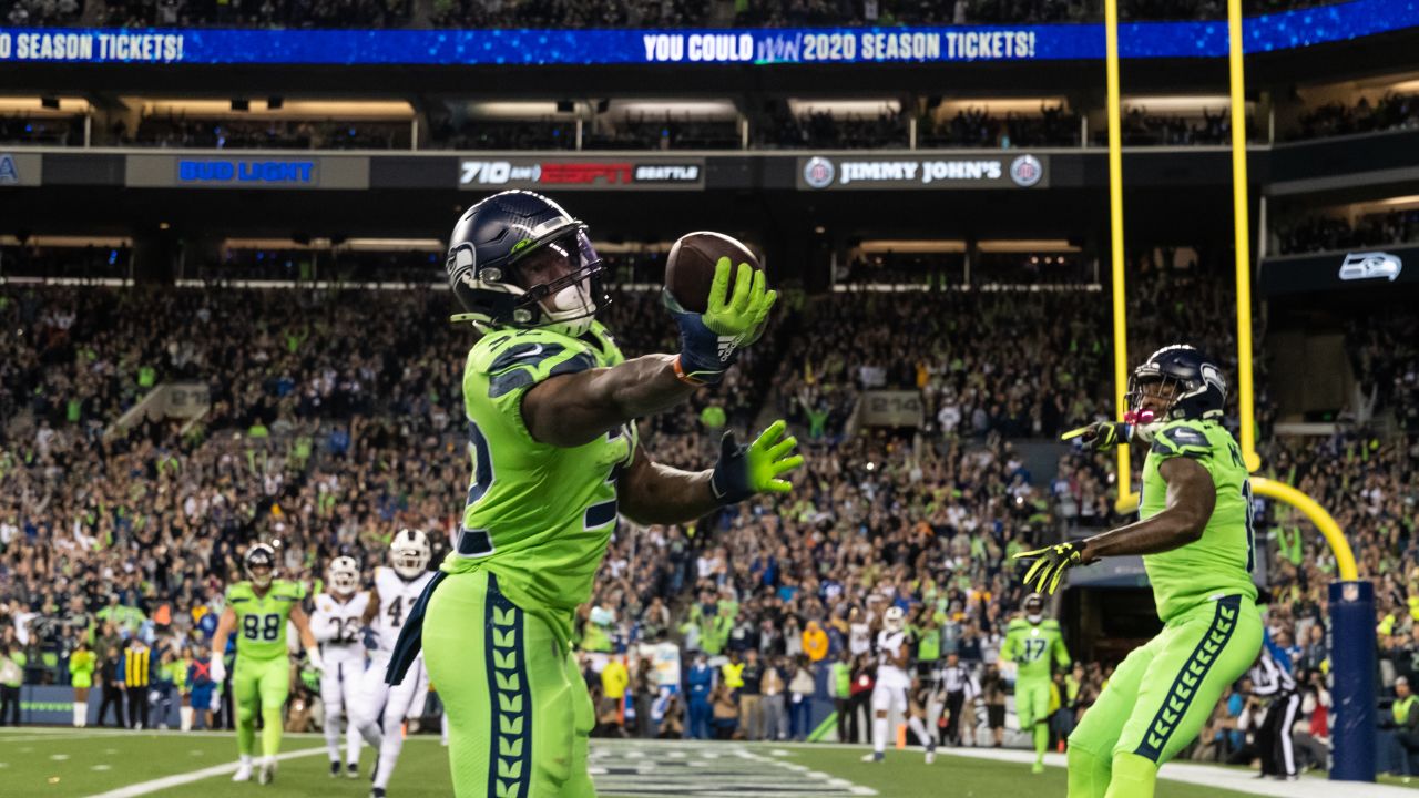 It breaks your heart': Seahawks devastated by Chris Carson's season-ending  hip injury