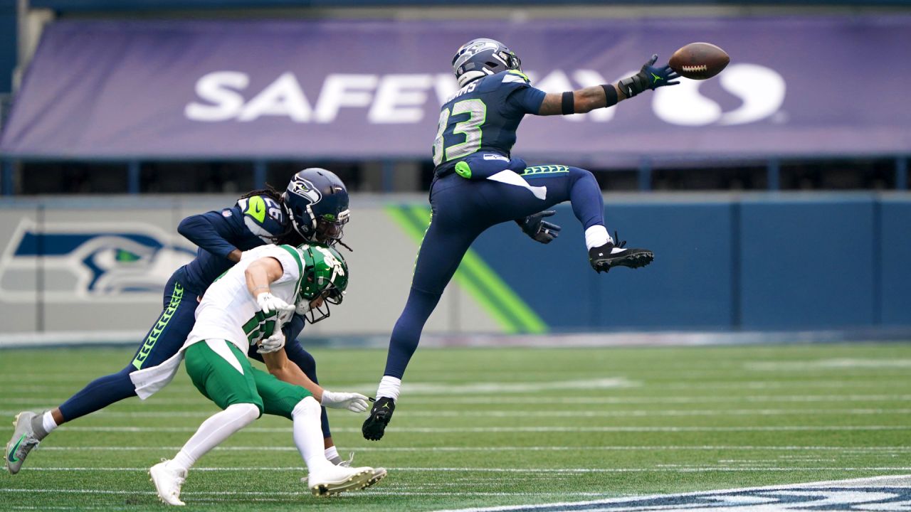 Wilson throws 4 more TDs, Seahawks rout winless Jets 40-3