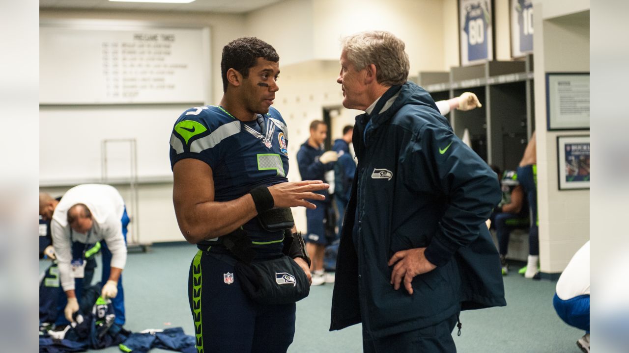 Seahawks QB Russell Wilson Named NFC Offensive Player Of The Month