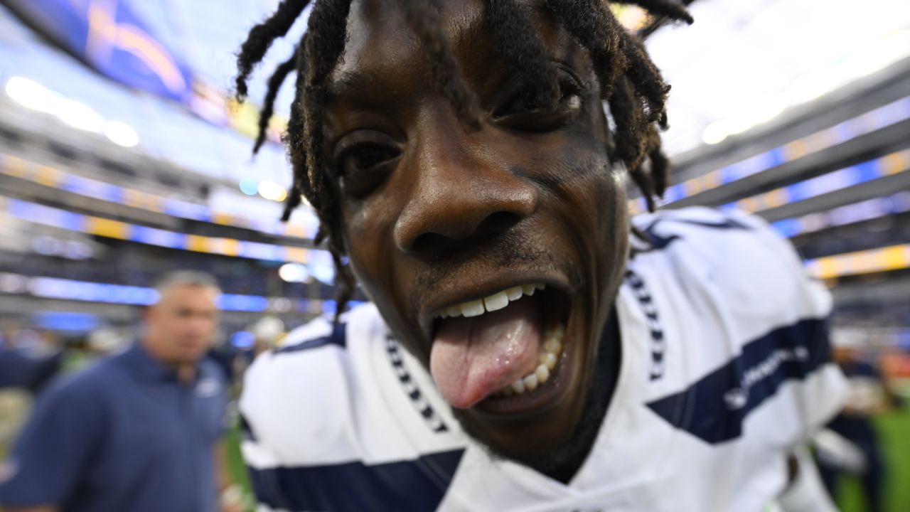 Look: Ahmad Sauce Gardner, Coby Bryant, Other Rookies Swap Jerseys After  Jets Loss To Seahawks - All Bearcats