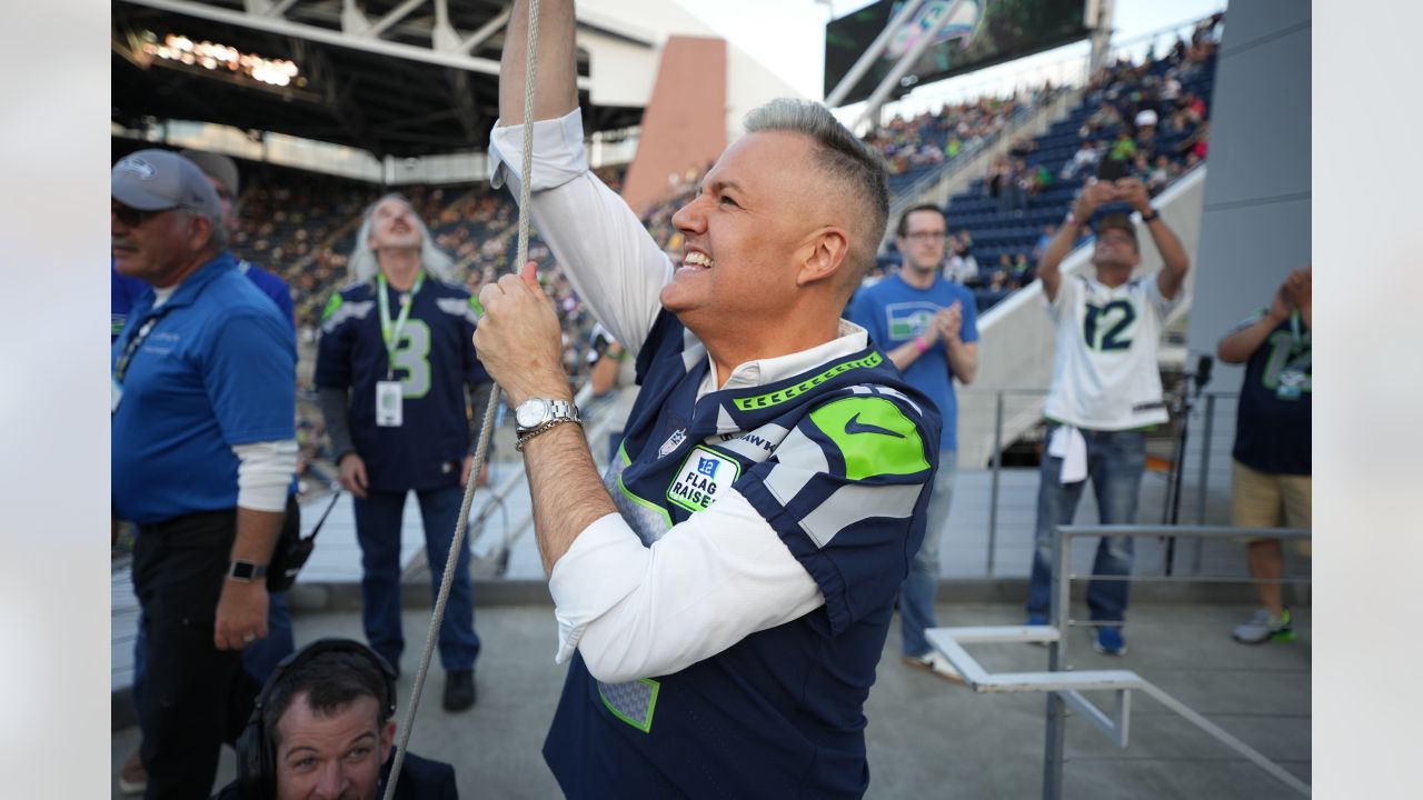 PHOTOS: Ross Mathews Raises The 12 Flag Before Seahawks Take On The Vikings