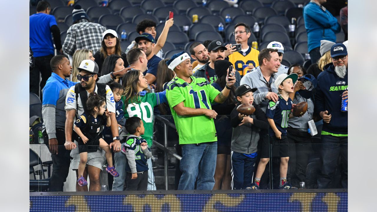 Reporter Bob Condotta grades the Seahawks' 27-23 win at the Rams