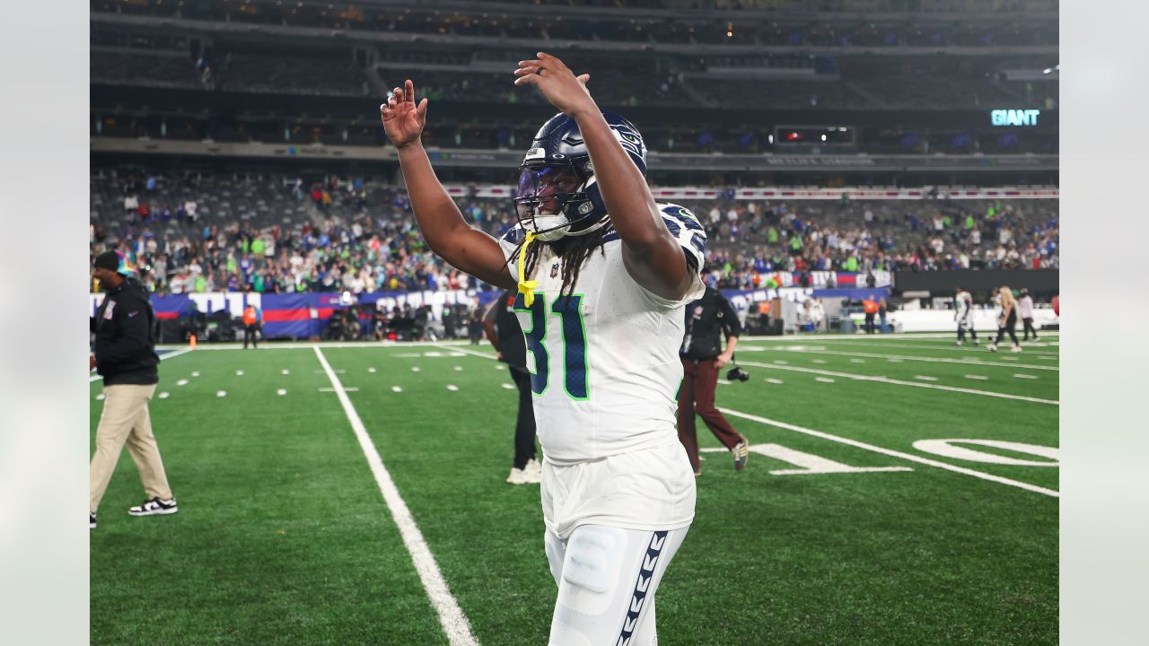 Seahawks dominate defensively in NFL rout of Giants