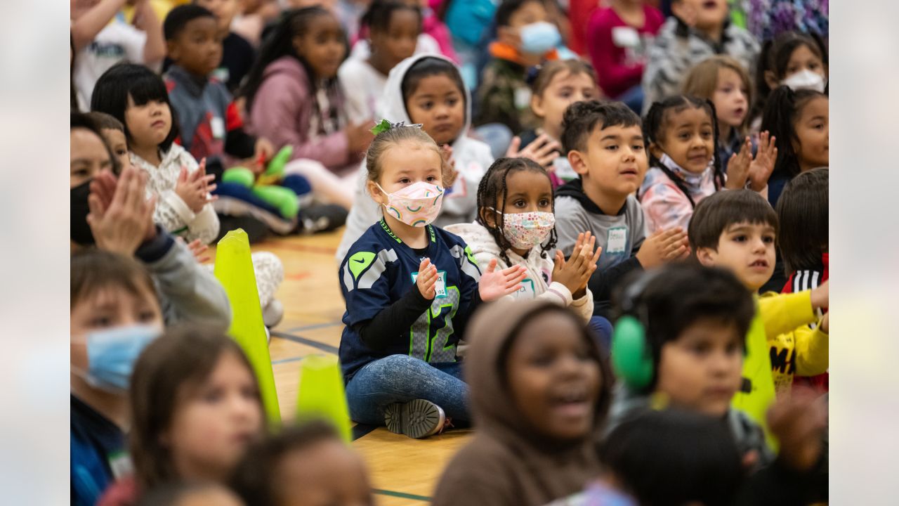 PHOTOS: Seahawks And  Team Up For Operation Warm