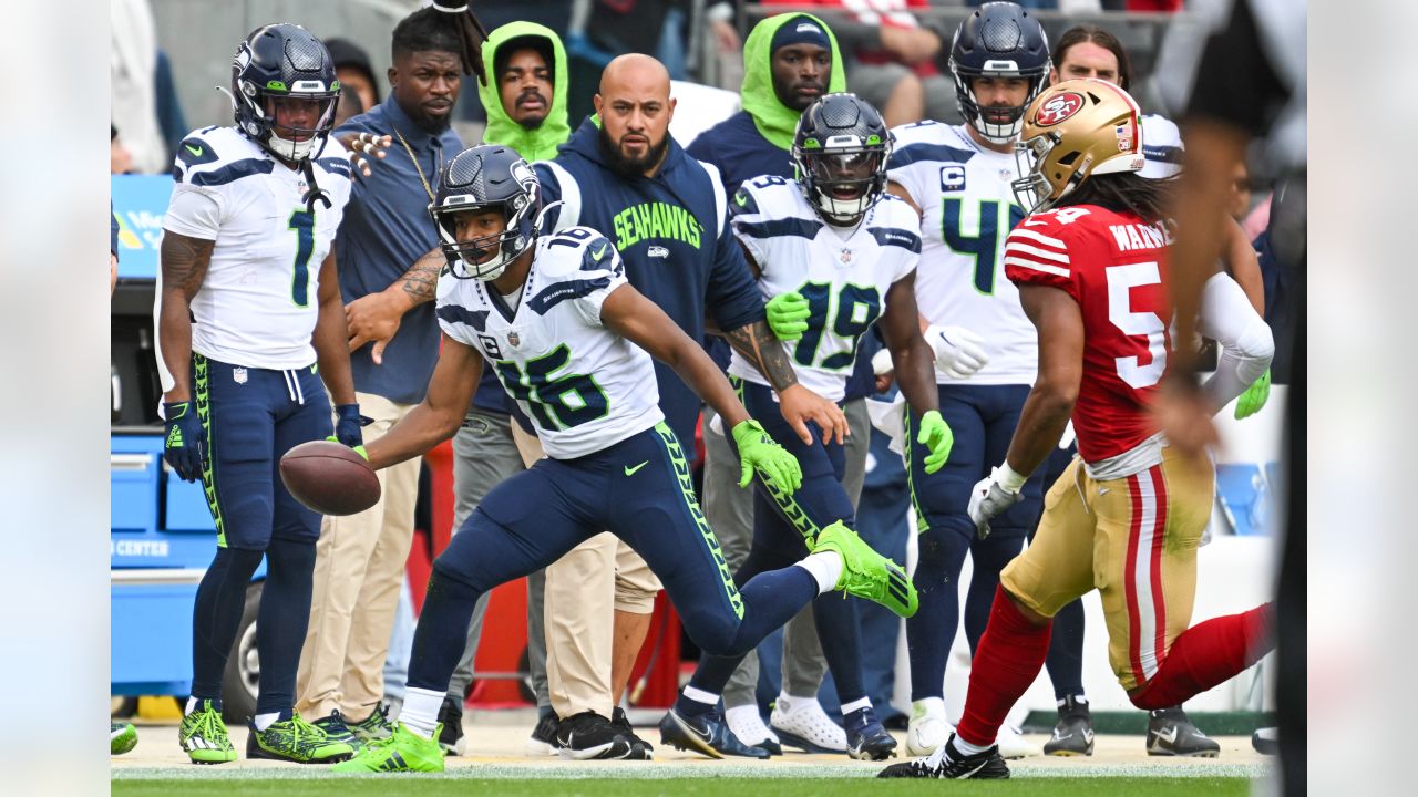 Seattle Seahawks cornerback Tariq Woolen (27) defends against the San  Francisco 49ers during an NFL football game, Sunday, Sept. 18, 2022 in  Santa Clara, Calif. (AP Photo/Lachlan Cunningham Stock Photo - Alamy