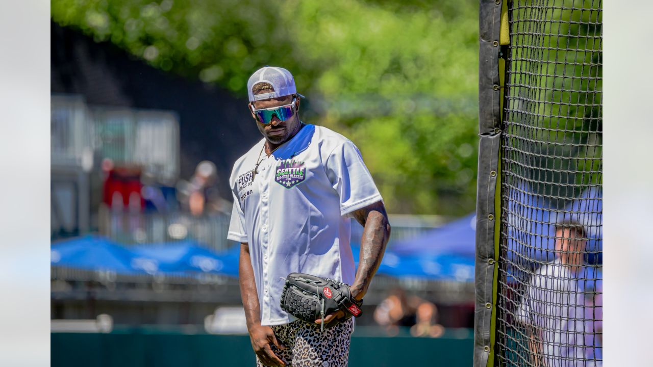 Seahawks players, Seattle sports stars highlight celebrity softball game -  Field Gulls