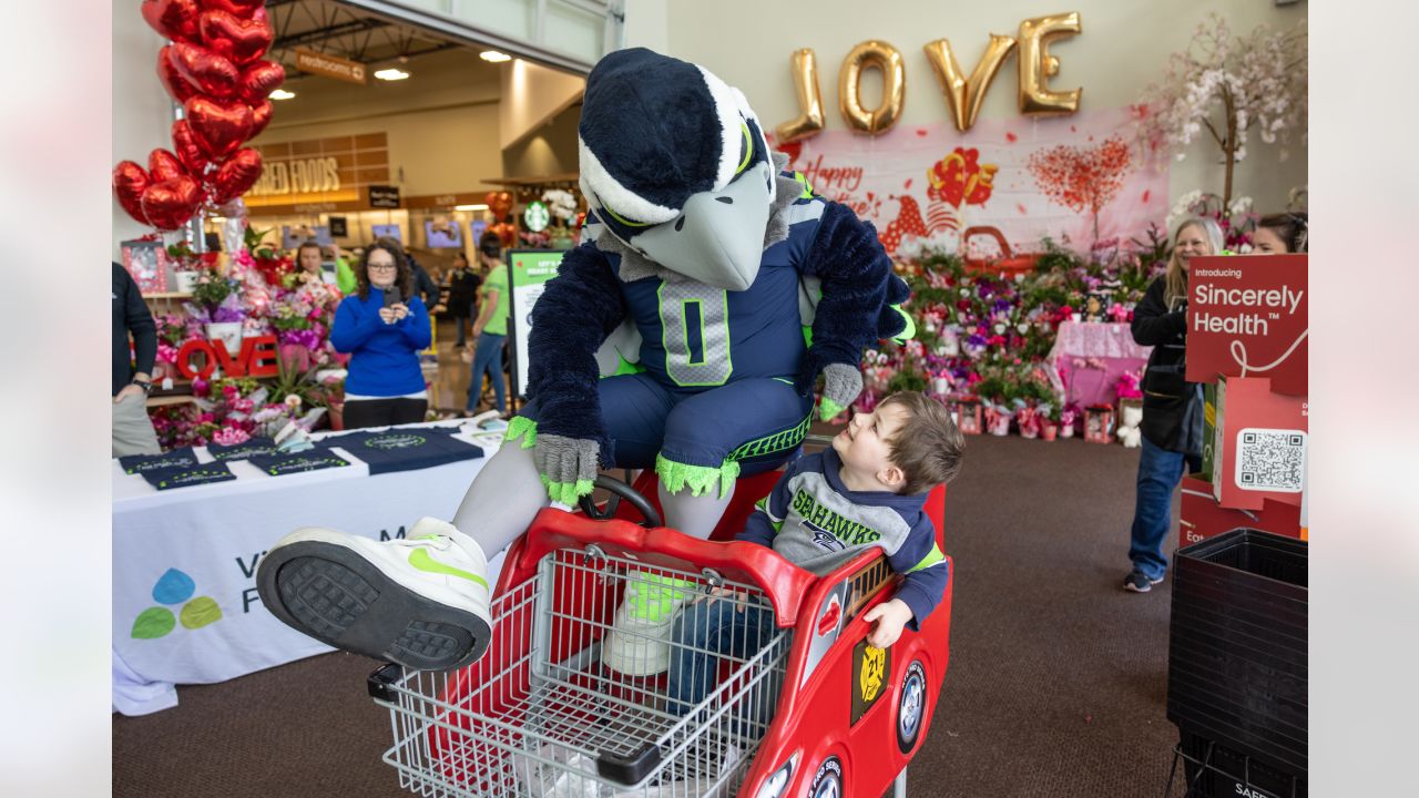 PHOTOS: Seahawks Celebrate Heart Health Month With Virginia Mason  Franciscan Health At Safeway